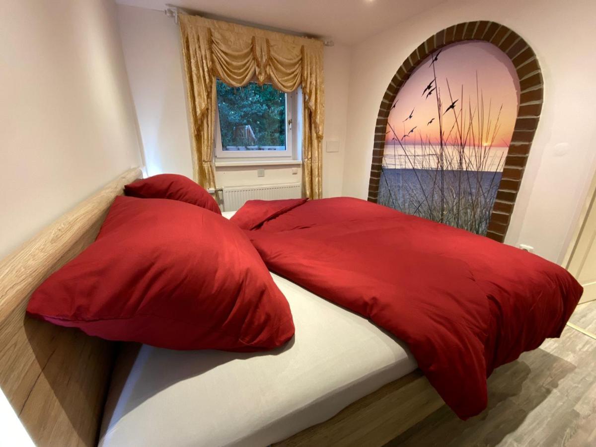 Ferienwohnung Gulfhaus, Mit Sauna Und Grossem Garten Apen Exterior foto